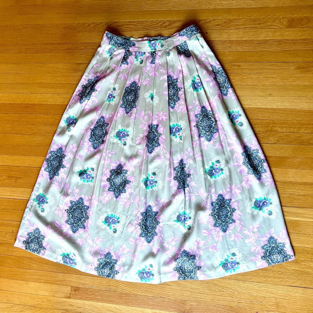 Vintage Worthington Floral Medallion Pleated Tan Maxi Skirt Boho Flowy Size S/M - Picture 2 of 8